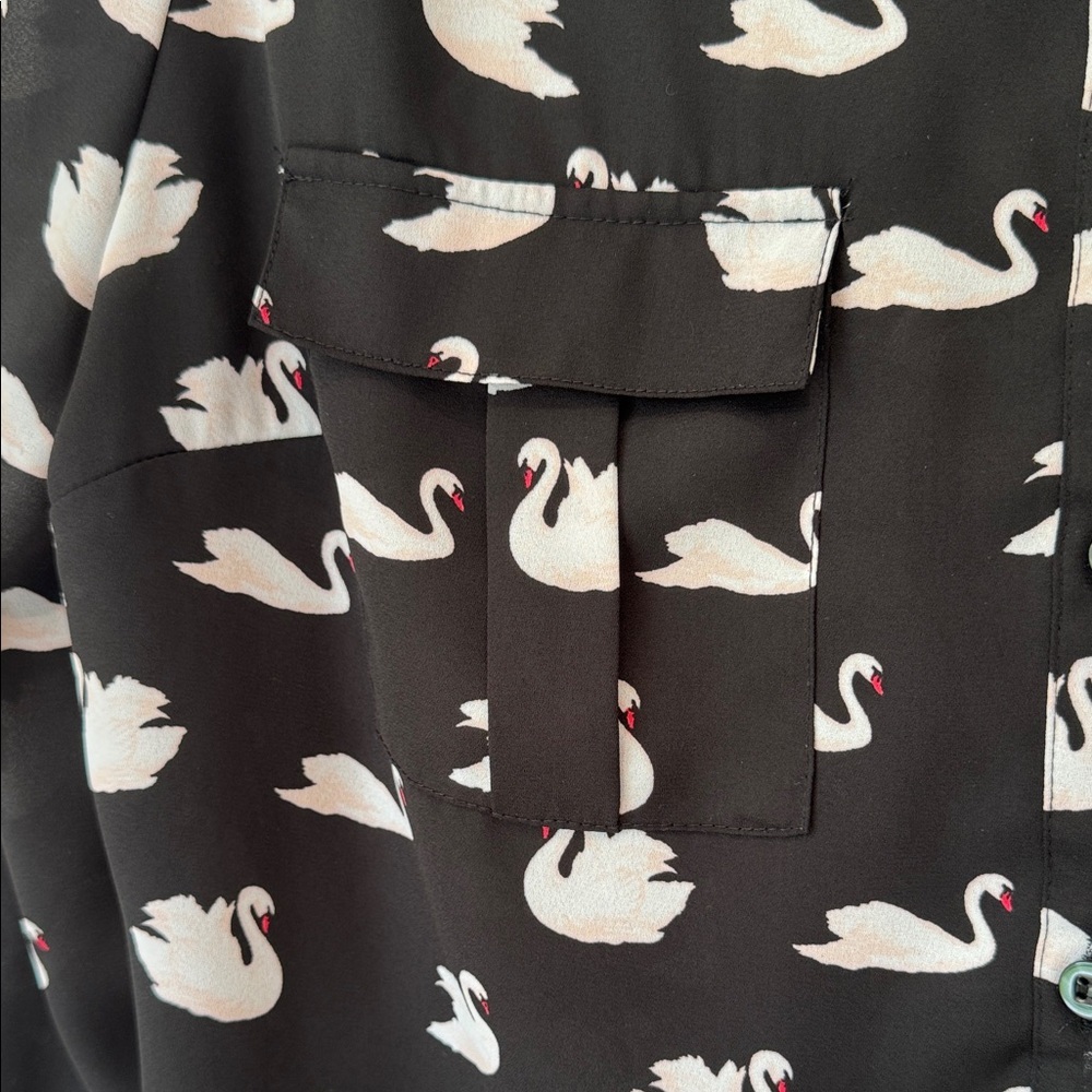 Soho New York &‎ Company Long Sleeve Blouse - Large - Black White Swan Pattern - Picture 5 of 8